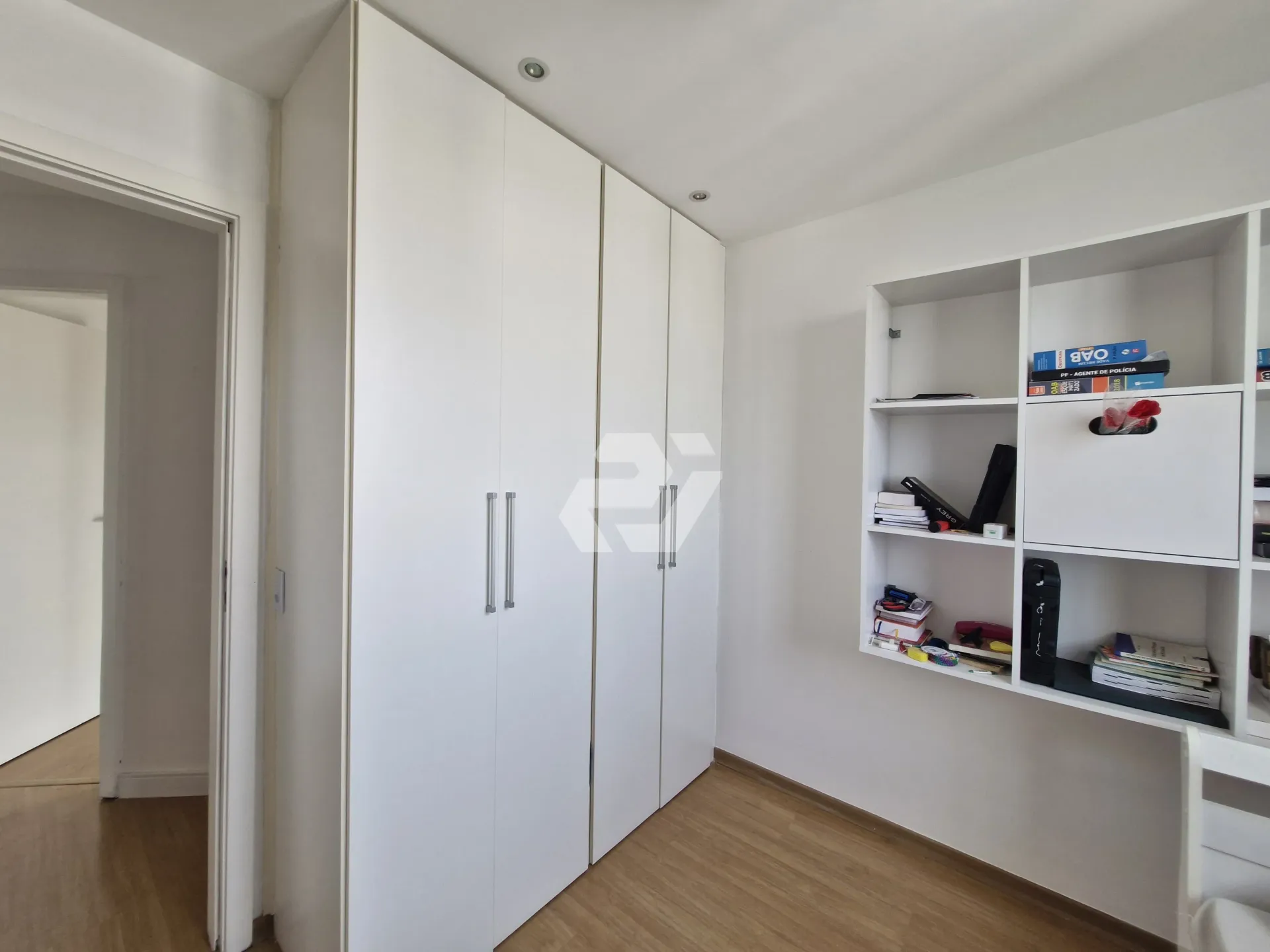Furnished 4-bedroom apartment with building pool — photo 27