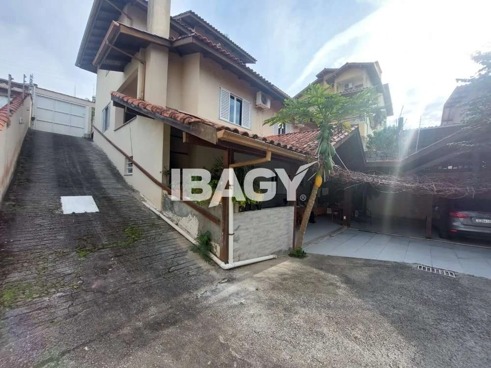 5-bedroom house with 2 suites and 235 m² plus 4 parking — photo 2