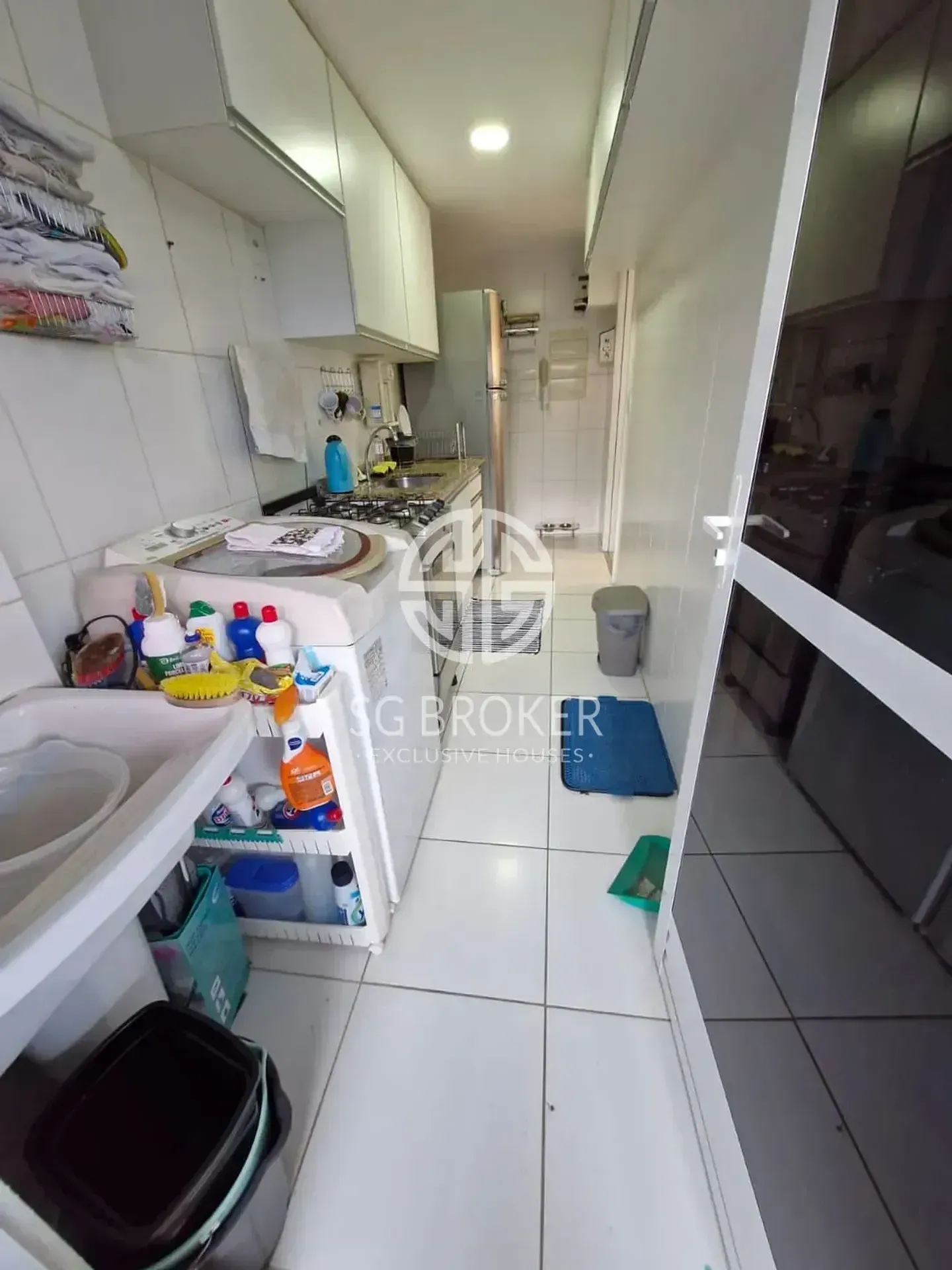 Glass-enclosed balcony in a 3-bedroom apartment, 91 m² — photo 23