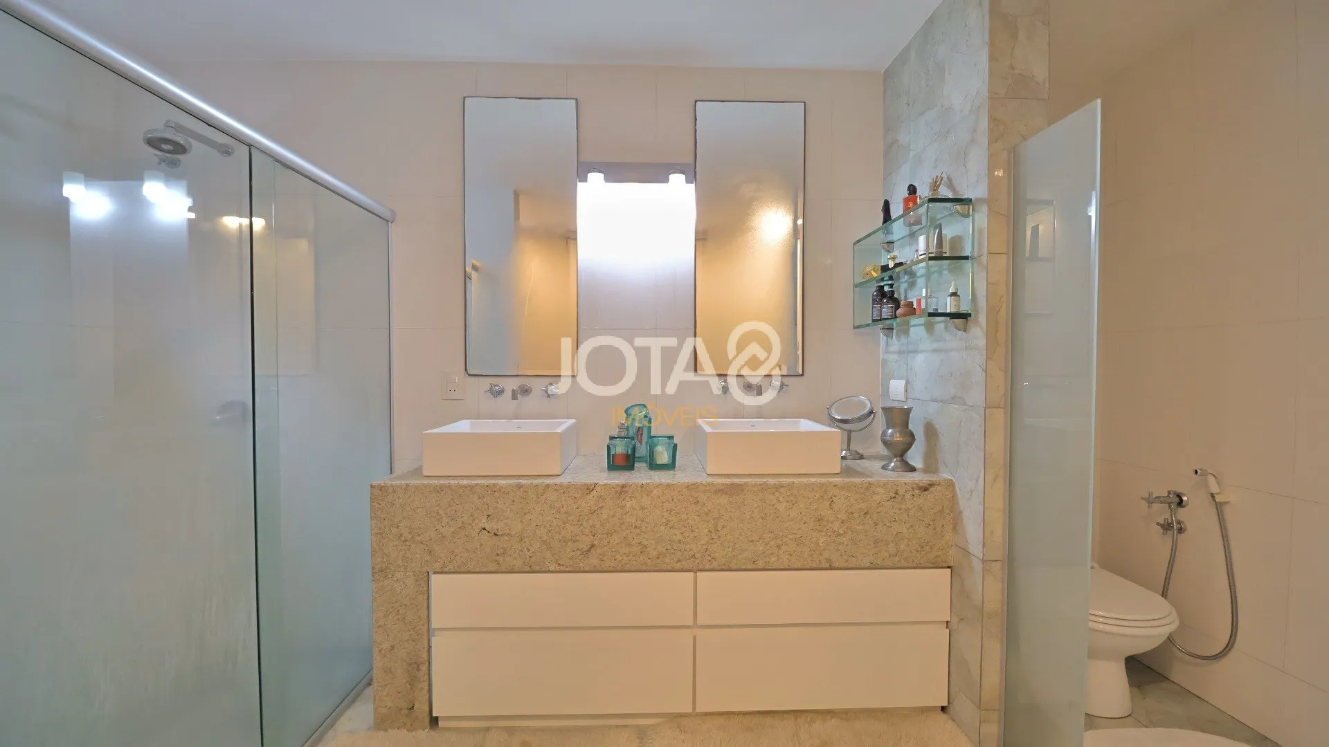 Furnished house with 4 bedrooms and open-plan kitchen — photo 24