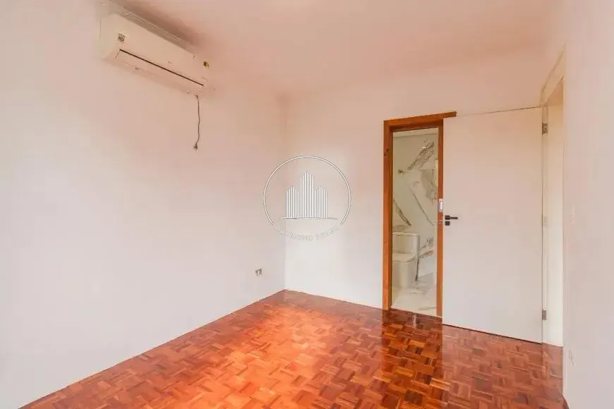 3-bedroom apartment, 2 with their own bathrooms, 140 m² — photo 11