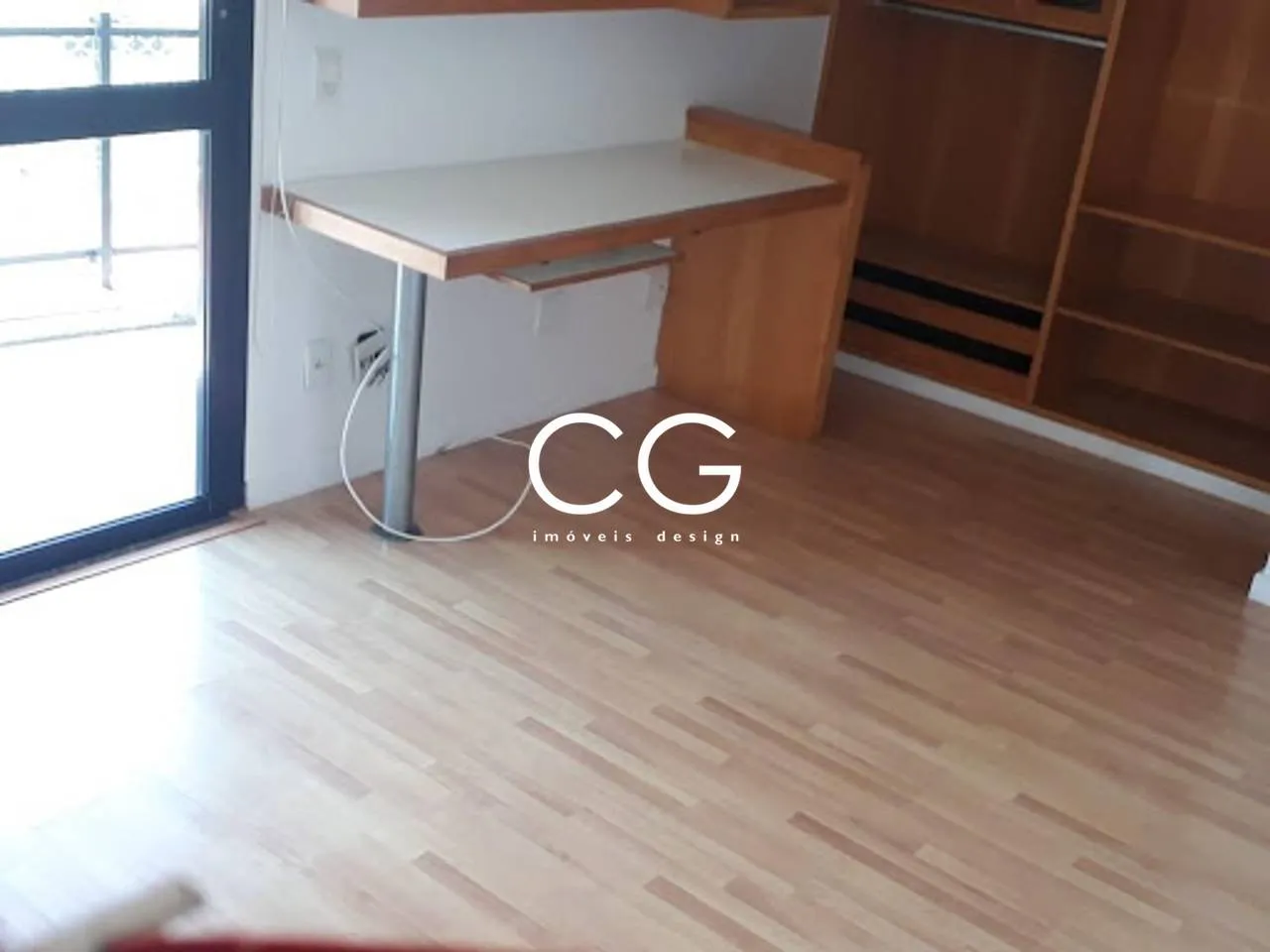 Rental apartment with 4 bedrooms and 240 m² with wood floors — photo 10
