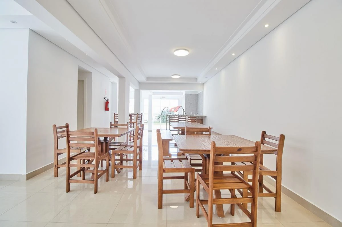 Balcony with a grill in a 2-bedroom apartment, 129 m² — photo 17