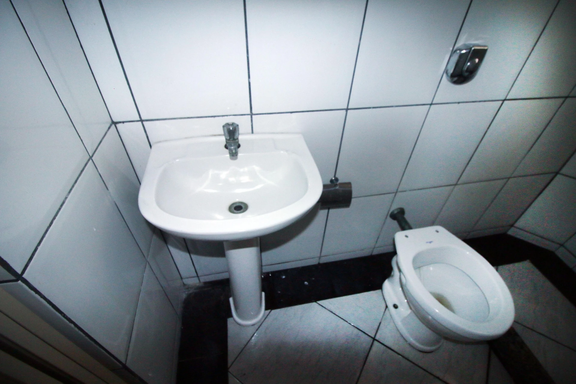 1-bedroom apartment with a balcony and laundry area — photo 9