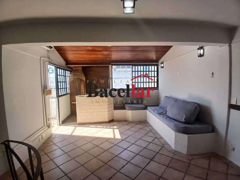 Top-floor apartment with 2 bedrooms and 2 baths, 122 m² — photo 5