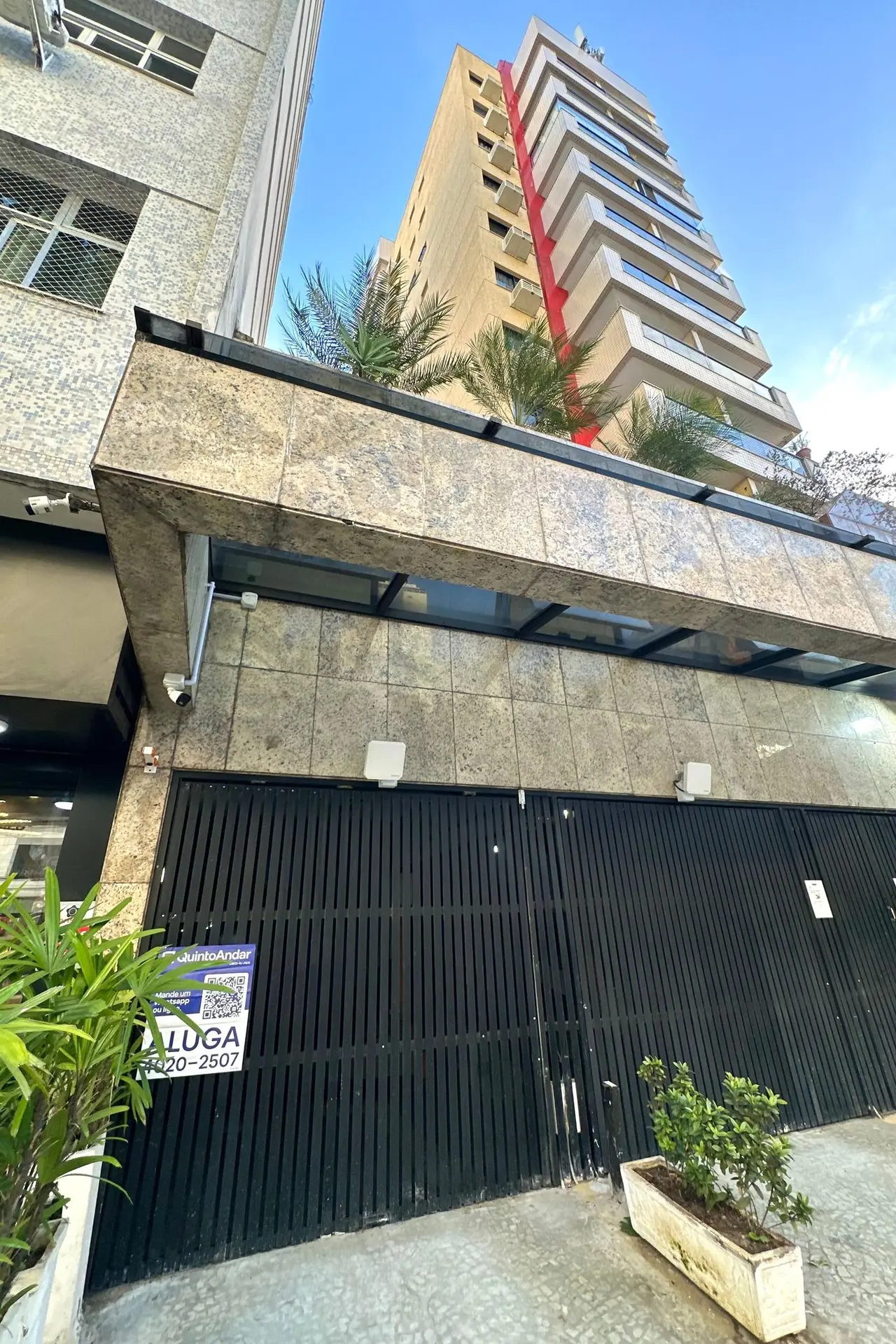 Furnished 1-bedroom apartment with a glazed balcony — photo 25