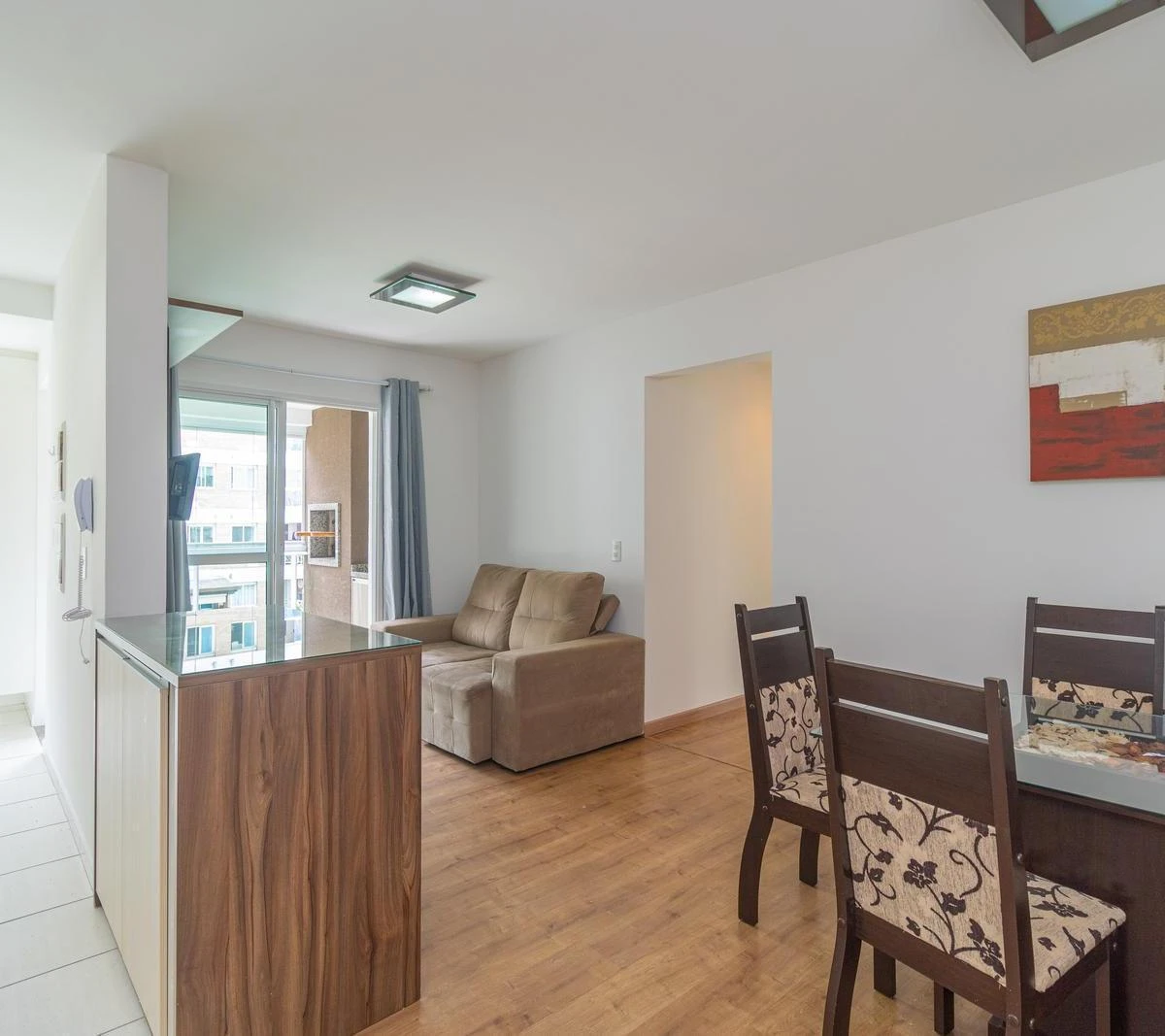 Квартира 71 м² з балконом із грилем та заскленим балконом — photo 7