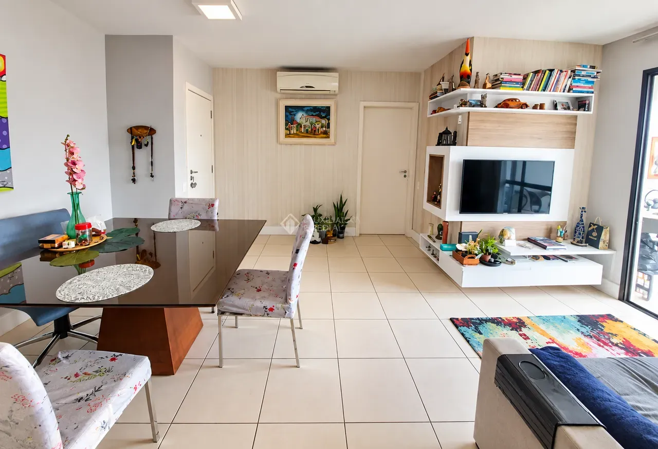 2-bedroom apartment in a building with a coworking space — photo 5