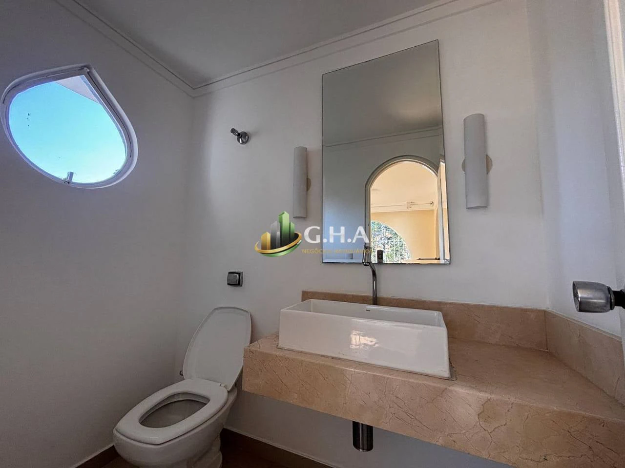 House with 3 en-suite bedrooms and a private garden — photo 9