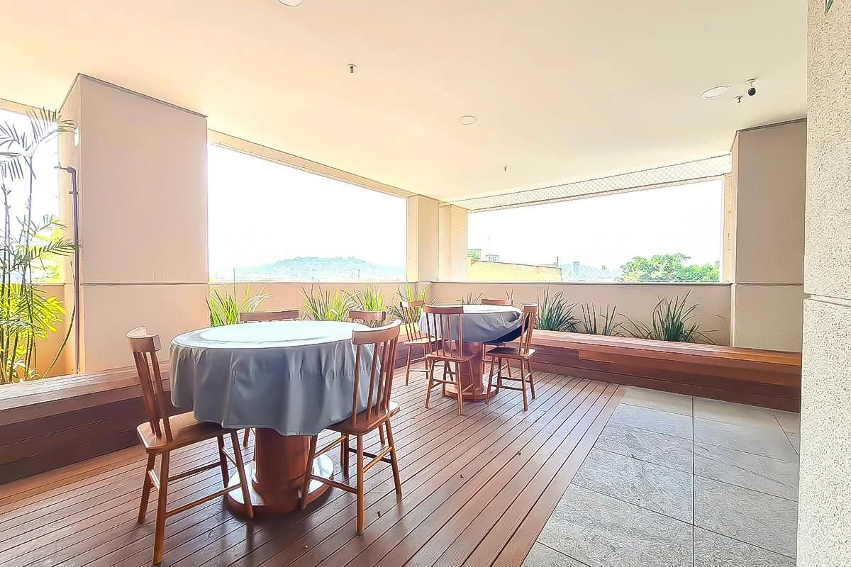 Balcony with a grill in a 2-bedroom apartment, 60 m² — photo 72