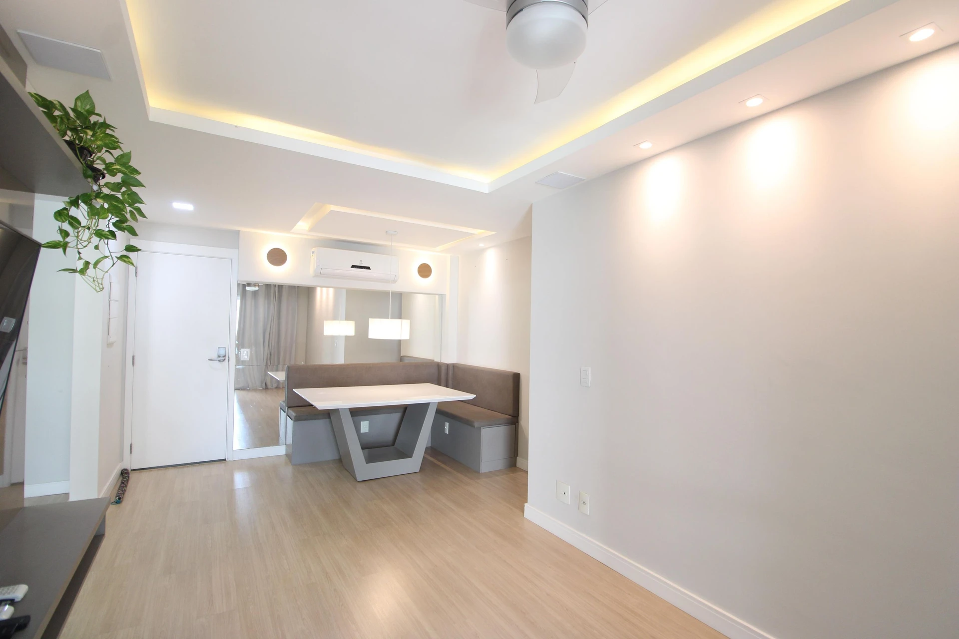 Furnished apartment, 72 m², with a glass-enclosed balcony — photo 24