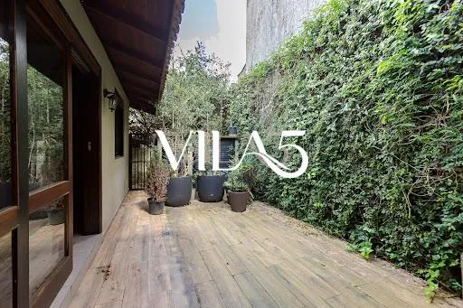 3-bedroom house with a bathtub in Curitiba — photo 19
