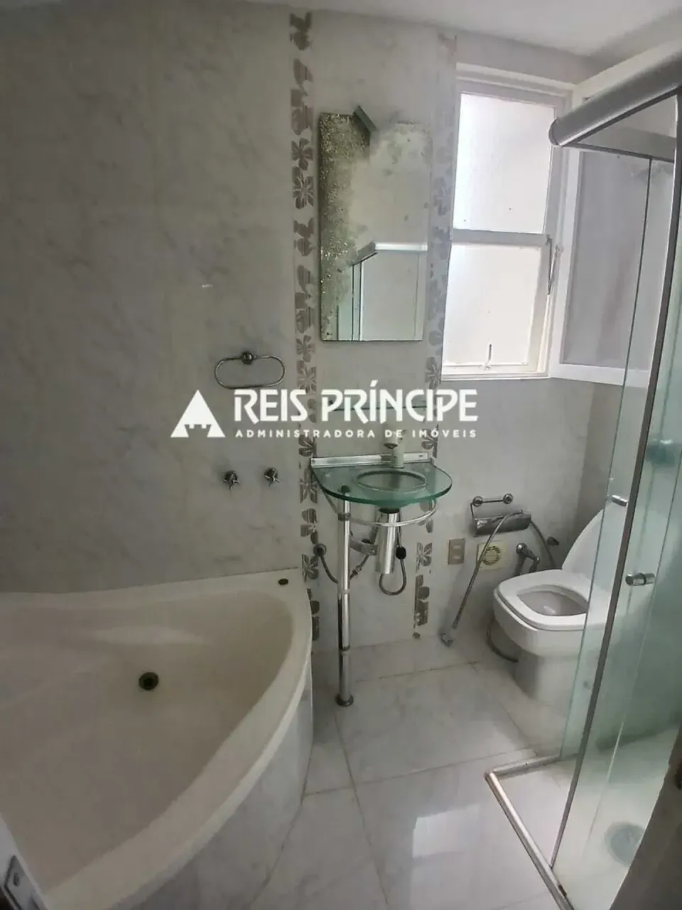 Unfurnished house with 4 bedrooms and 5 bathrooms — photo 11
