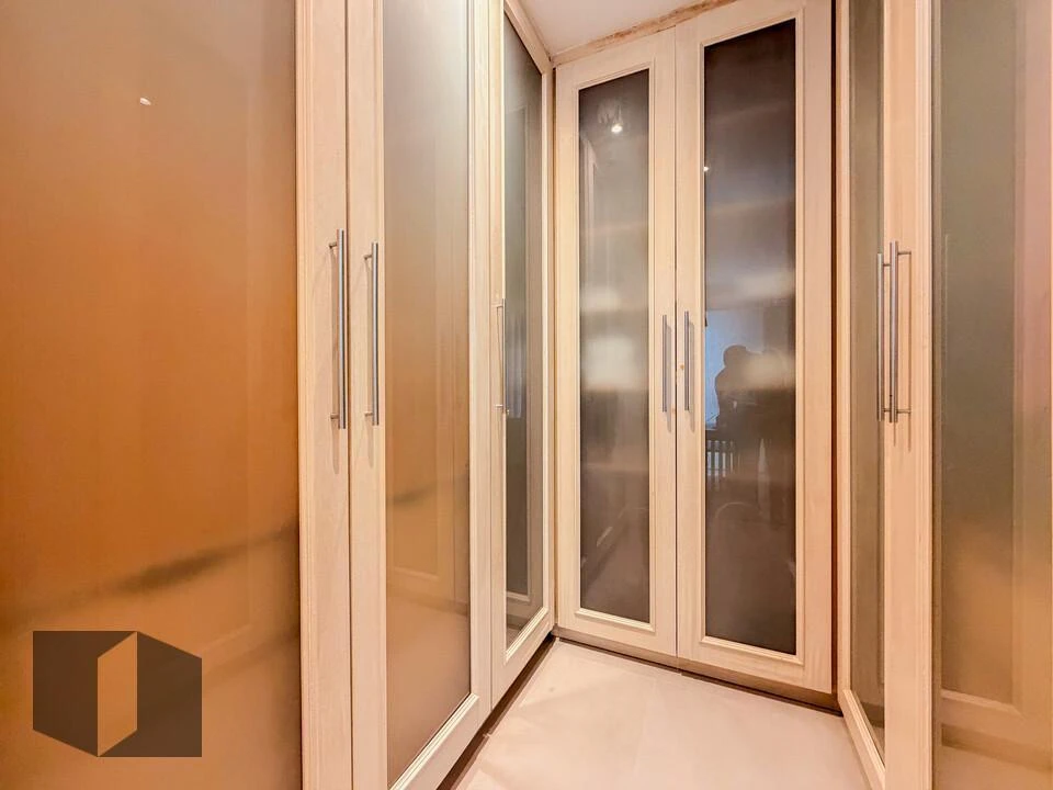 Furnished apartment, 186 m², with a grill on the balcony — photo 43