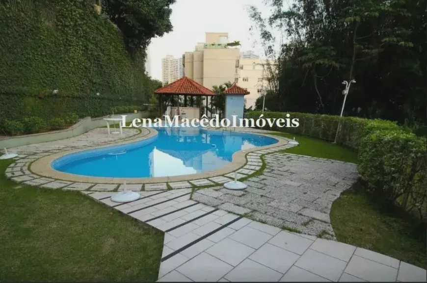 2-bedroom apartment with 2 bathrooms and a balcony
