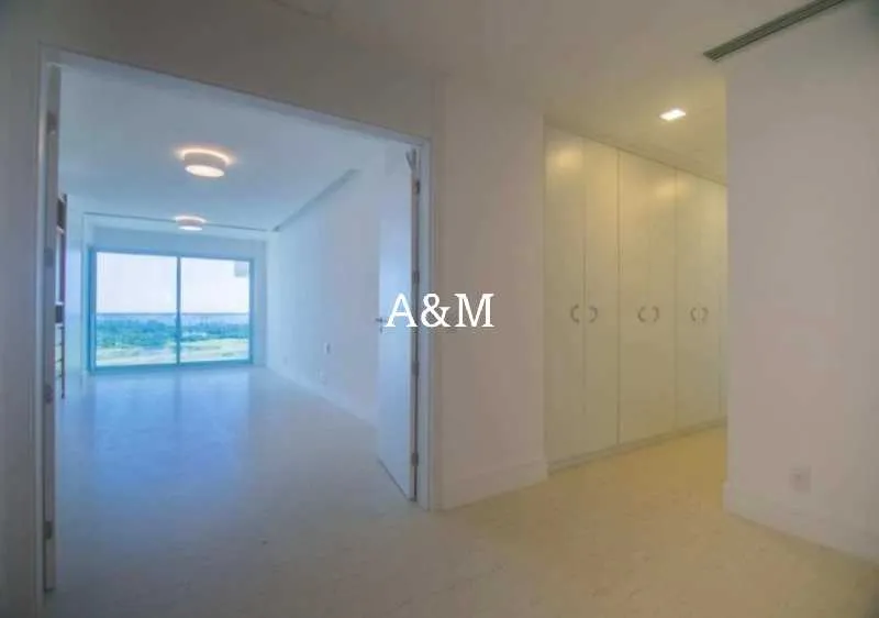 Furnished apartment with 4 bedrooms and 5 bathrooms — photo 17