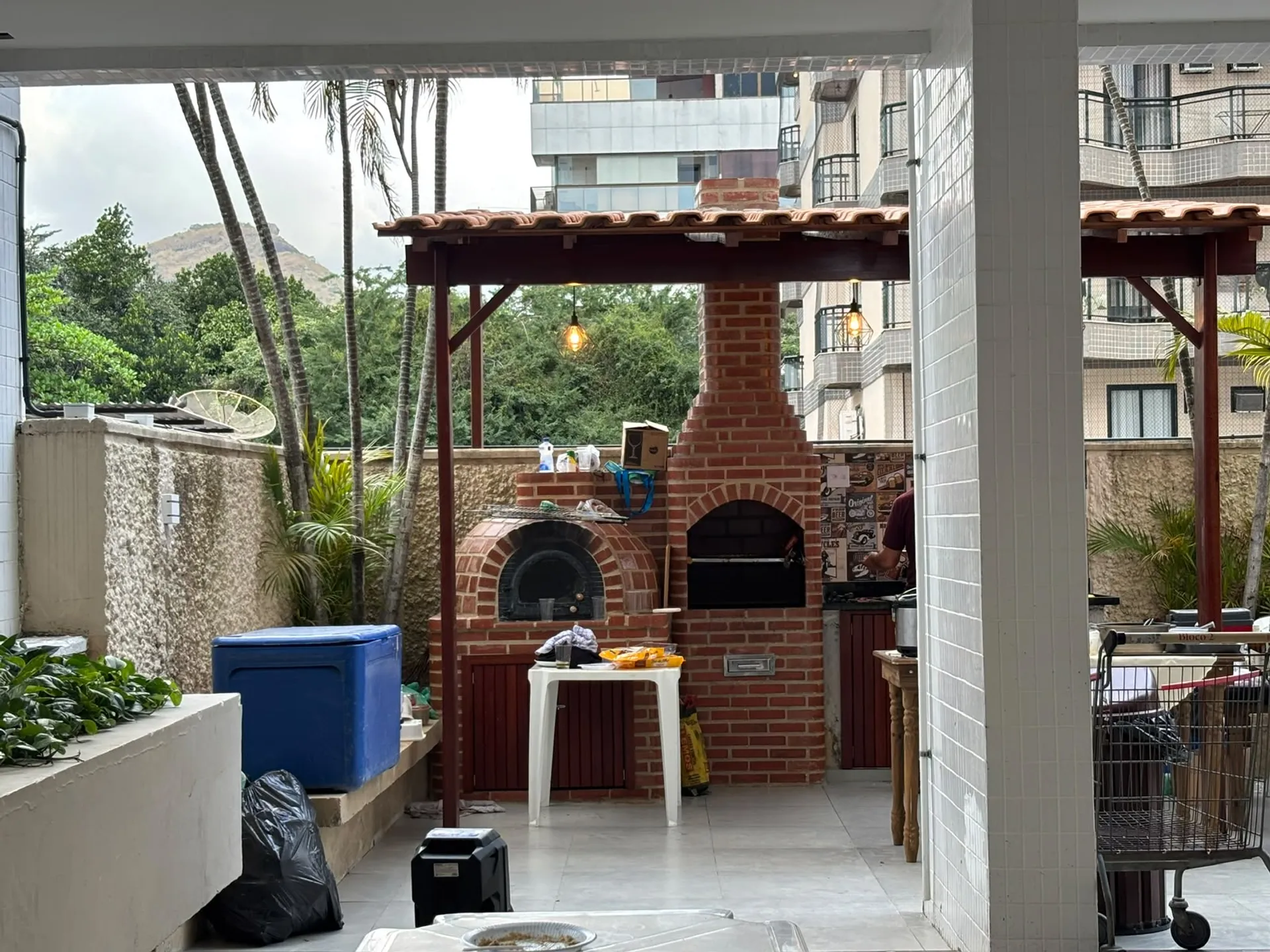 One-bedroom apartment with a mountain view — photo 17