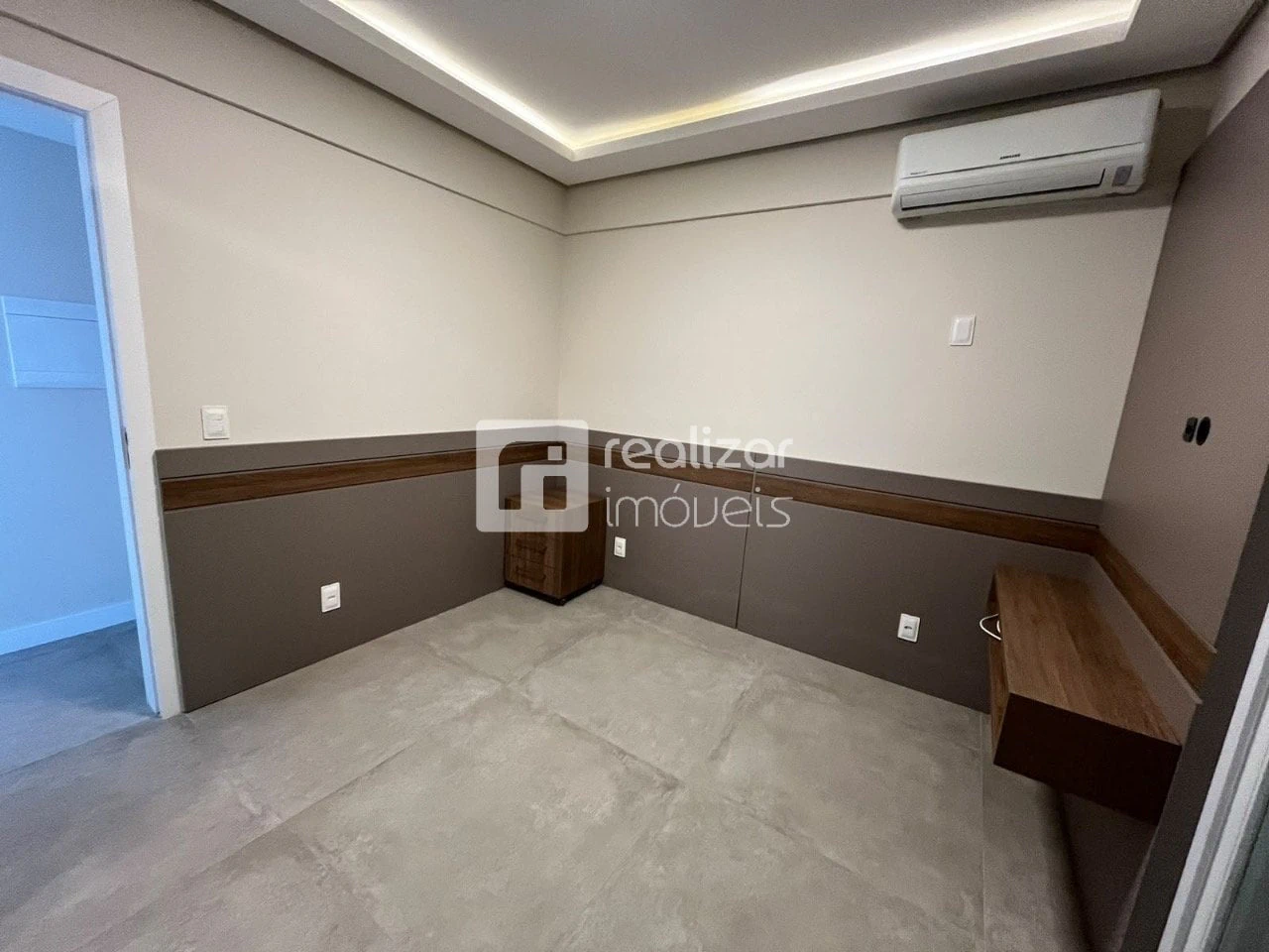 3-bedroom apartment with floor-to-ceiling windows — photo 4