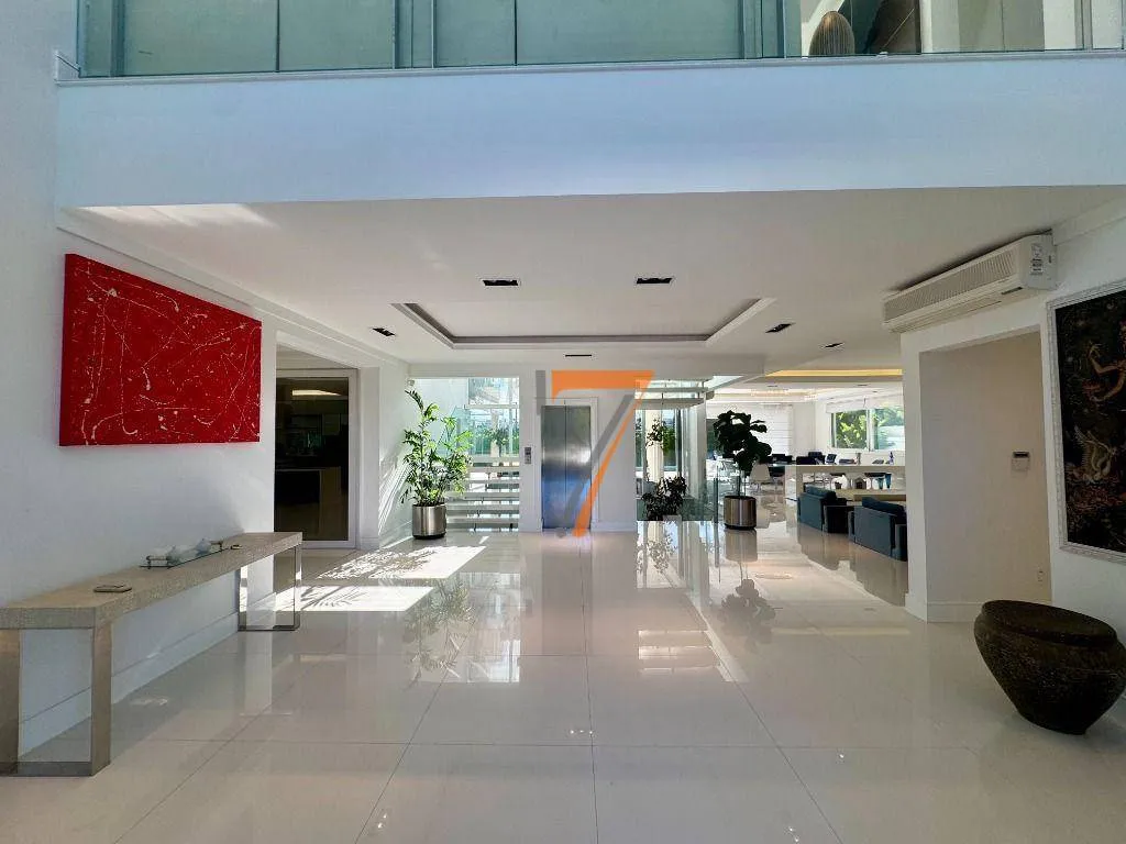 Furnished house with 8 bedrooms and 11 bathrooms — photo 37