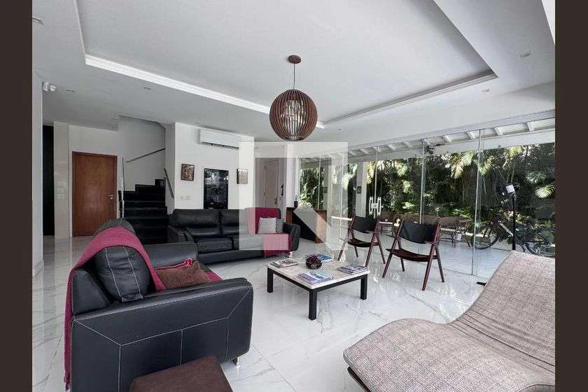 Condo house with 6 en-suite bedrooms and private garden — photo 17