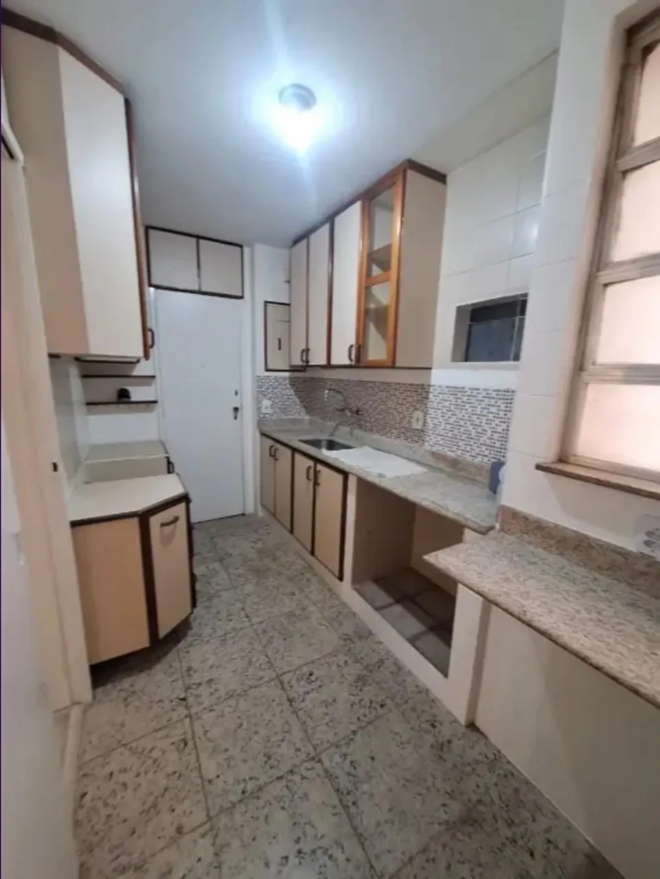 Unfurnished 2-bedroom apartment with 3 bathrooms — photo 8