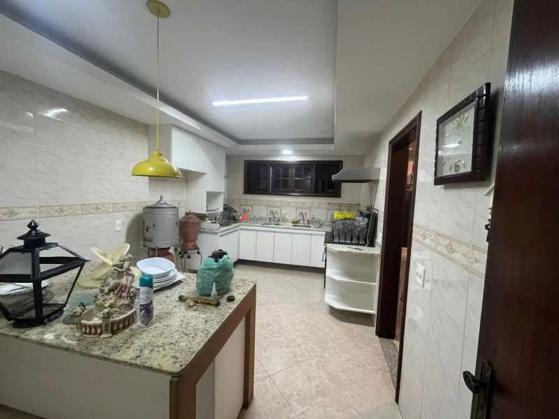 Balcony with a grill in a 4-bedroom house, 420 m² — photo 21