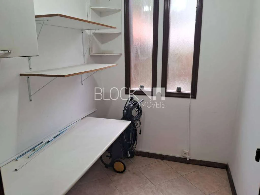 House with 3 bedrooms including 1 suite and 4 baths — photo 19