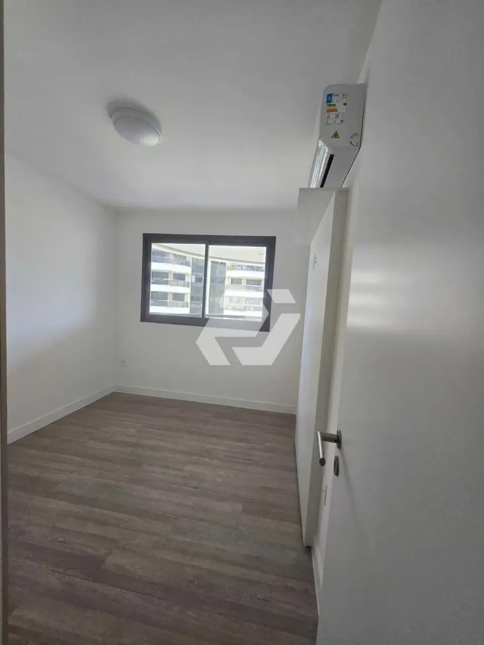 Unfurnished 2-bedroom apartment with 3 bathrooms and balcony — photo 6