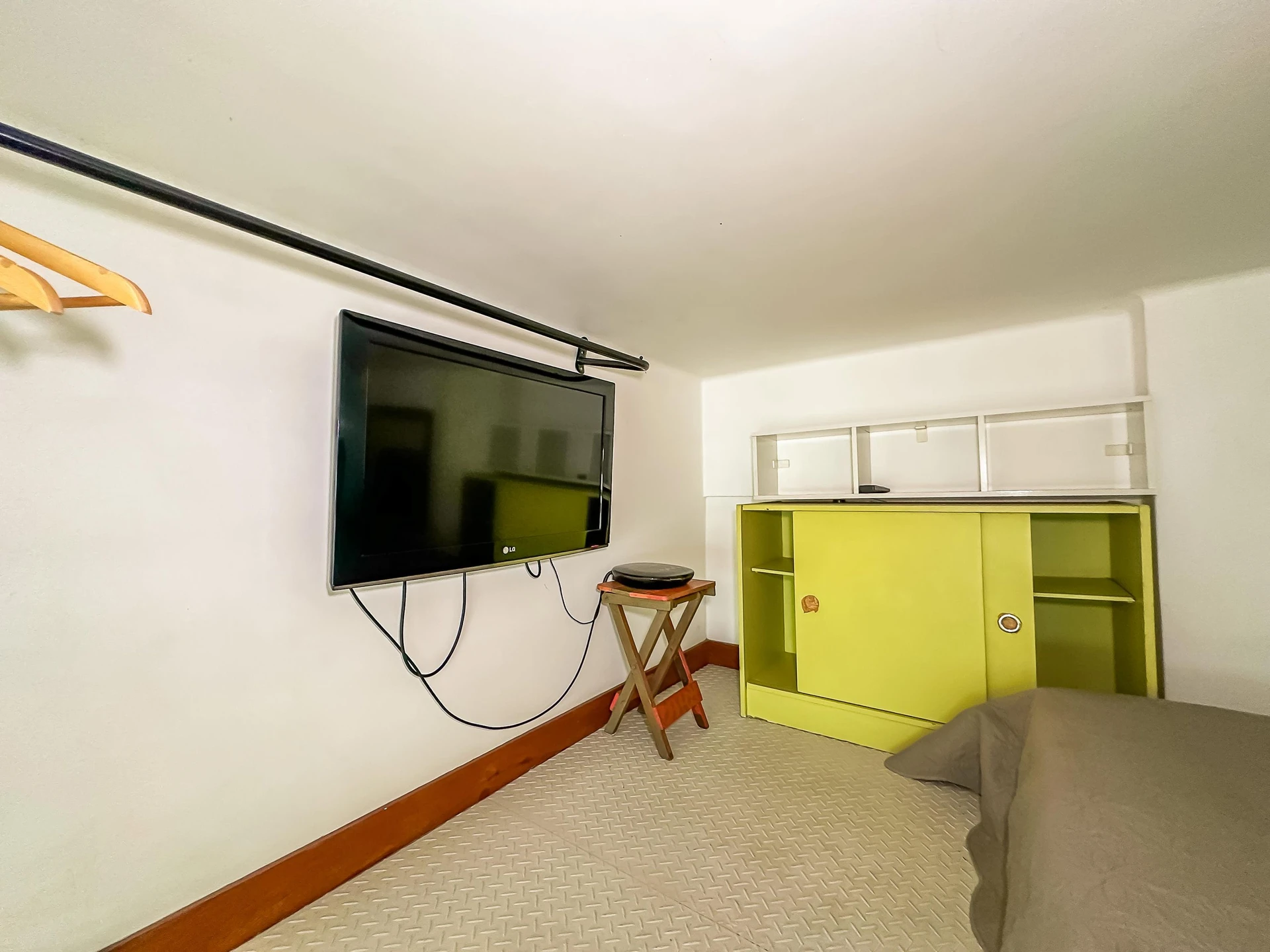 Furnished studio, 30 m², with floor-to-ceiling windows — photo 21