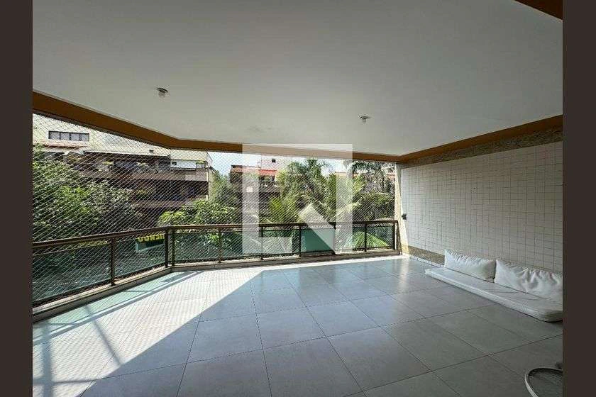 4-bedroom apartment with a balcony and 180 m² — photo 2