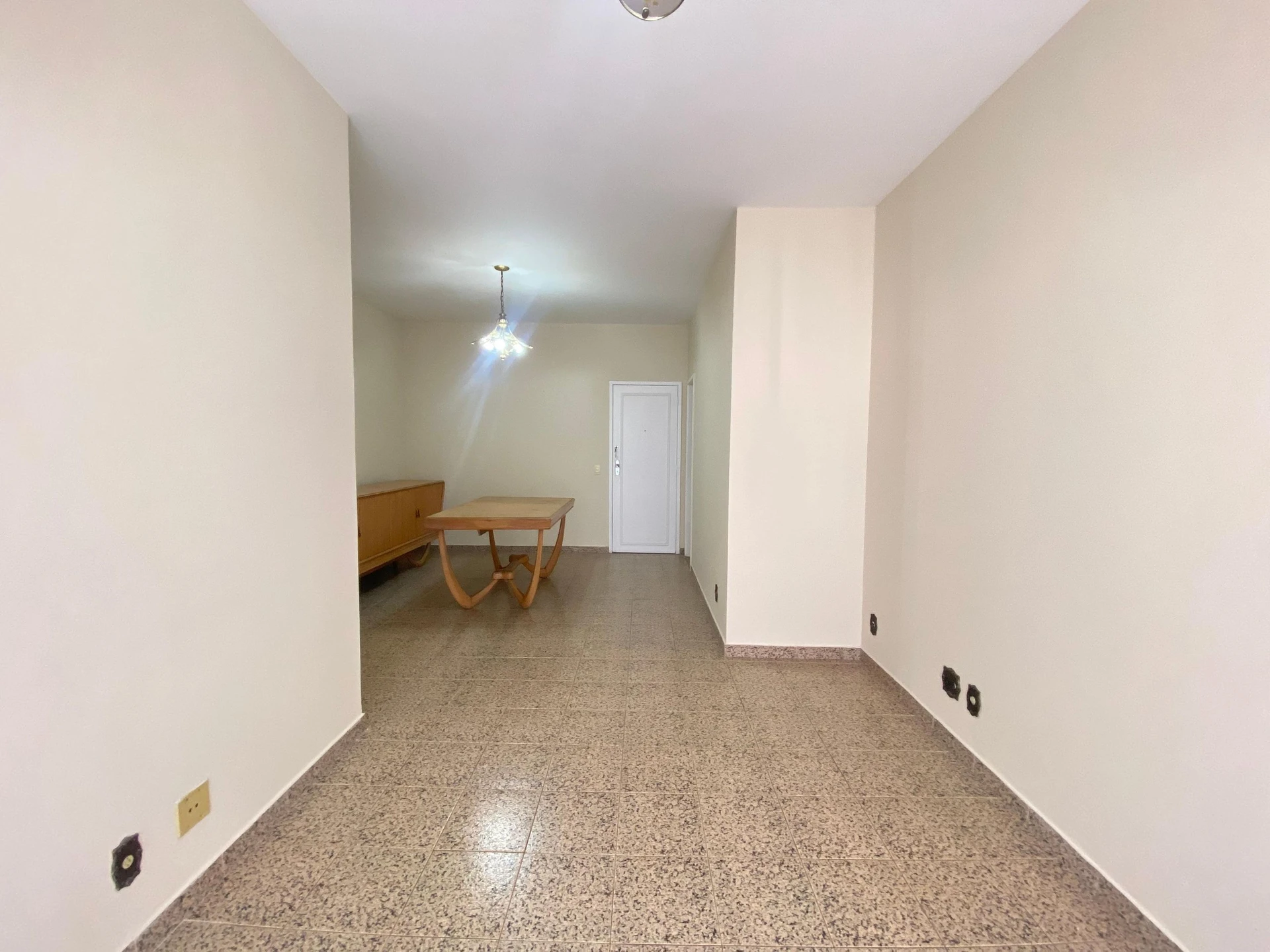 Орендна квартира з 3 спальнями та балконом — photo 26
