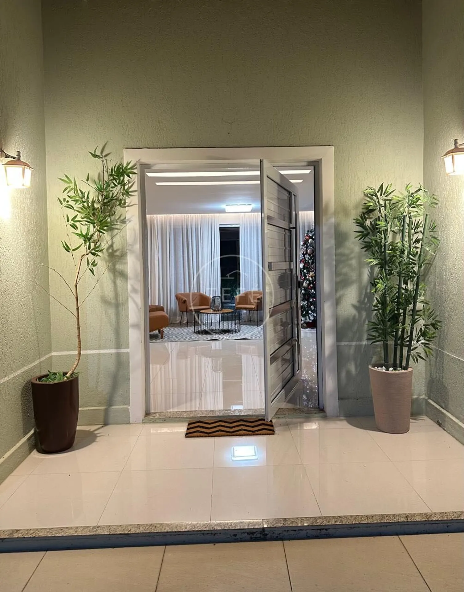 House for rent with 5 suites and 290 m² — photo 24