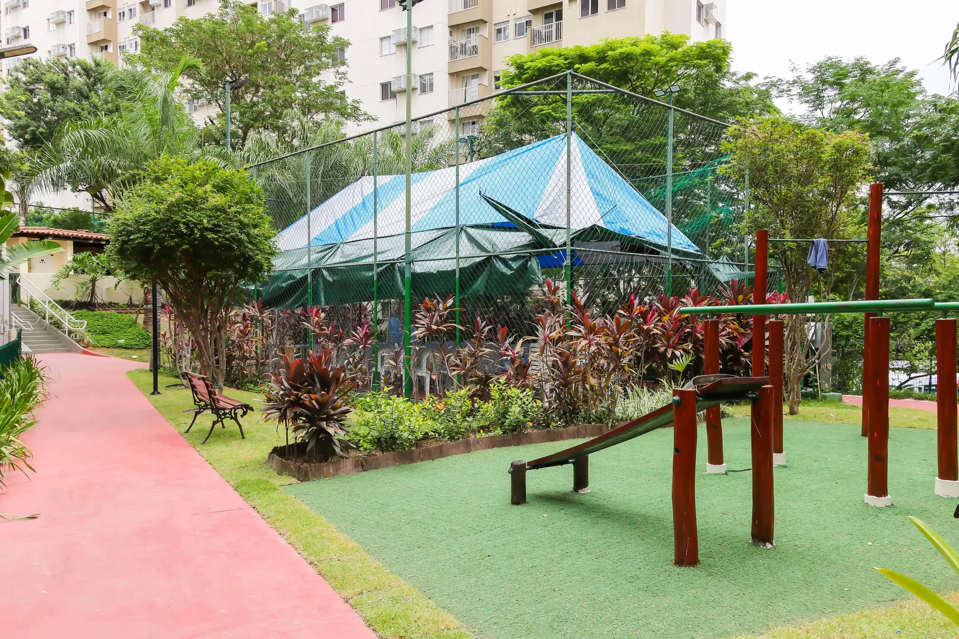 2-bedroom apartment with a park view in Rio de Janeiro — photo 73