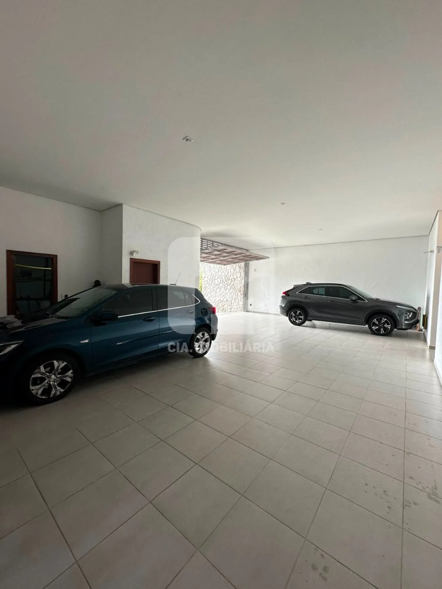Furnished house with 6 bedrooms and 650 m² total — photo 93
