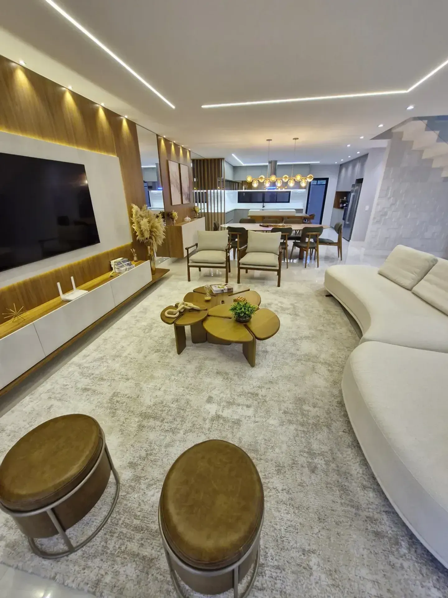 Furnished triplex house with open-plan kitchen and 490 m² — photo 29