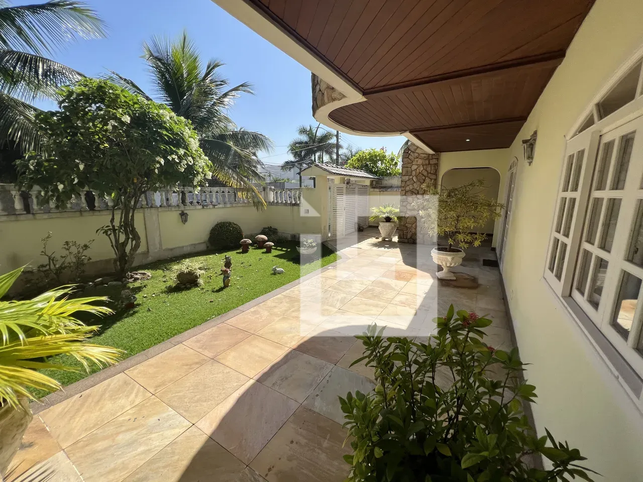 House with 4 suites and 5 parking spaces plus balcony BBQ — photo 3