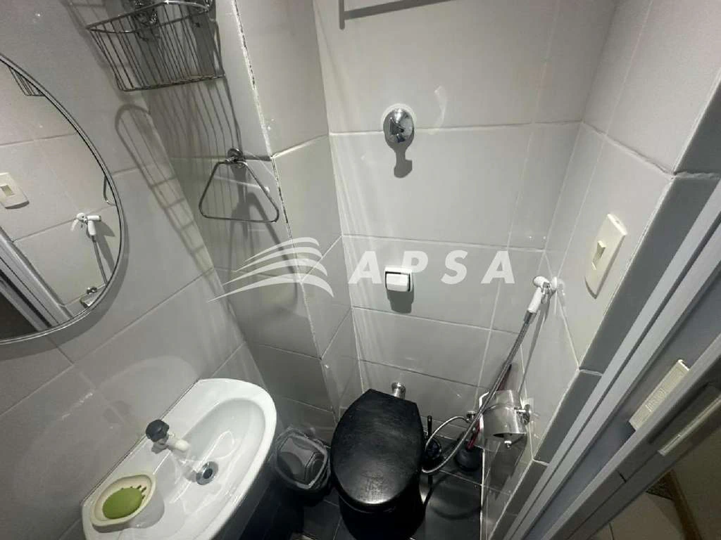Furnished 1-bedroom apartment with 40 m² and glass shower — photo 25