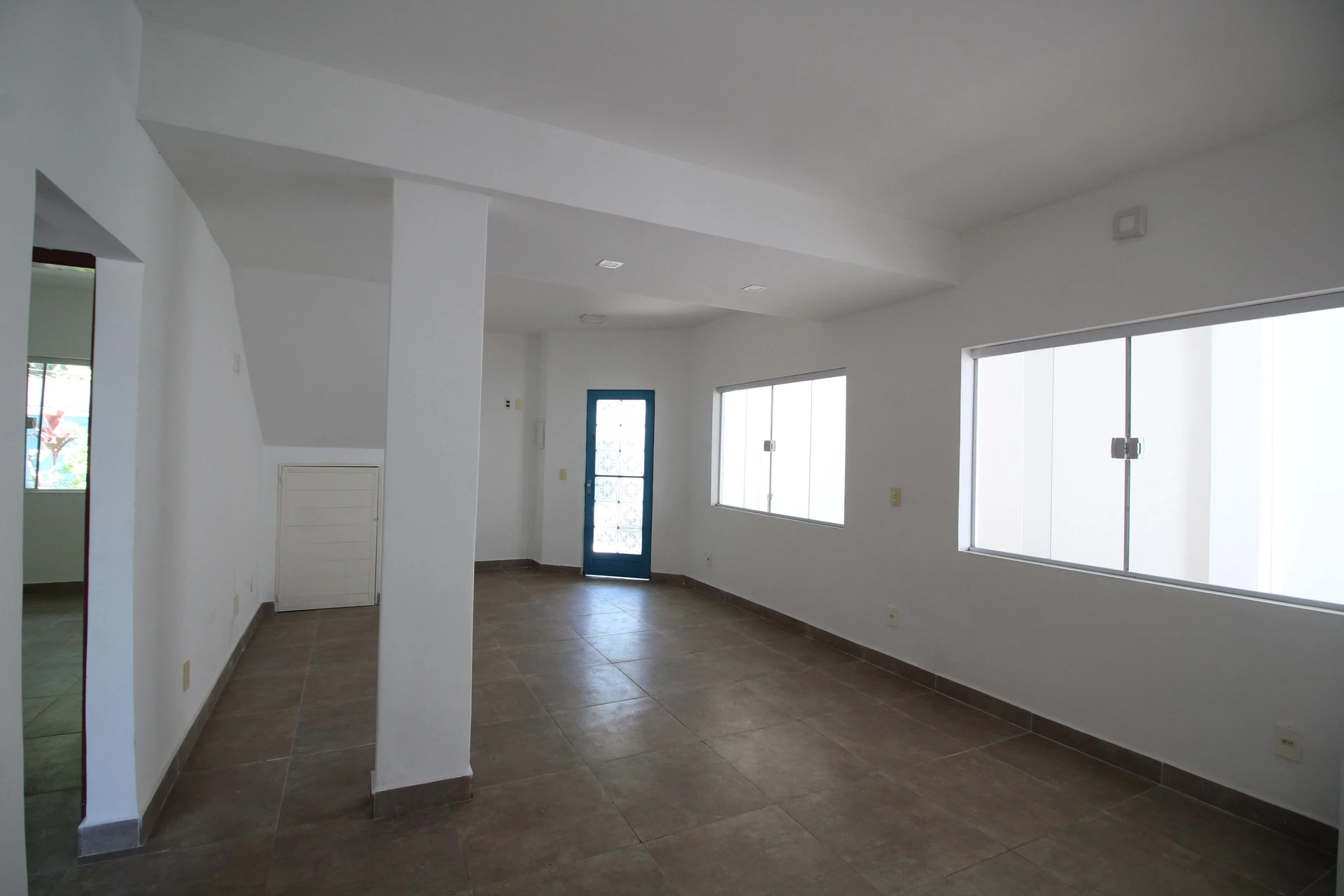 House with 4 bedrooms, 2 bathrooms and private garden — photo 32