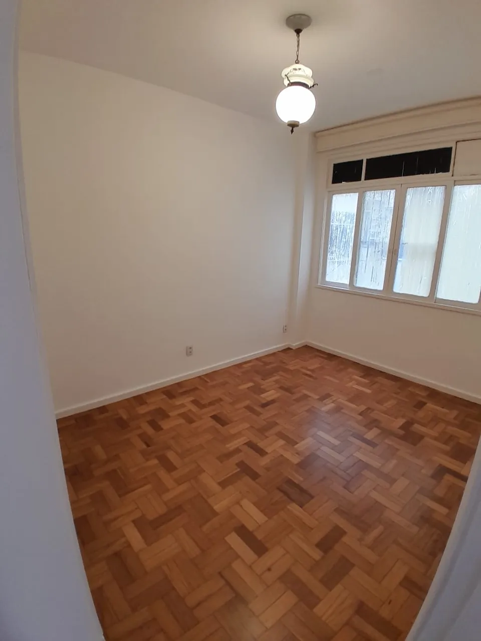 Unfurnished 2-bedroom apartment with a separate kitchen — photo 8