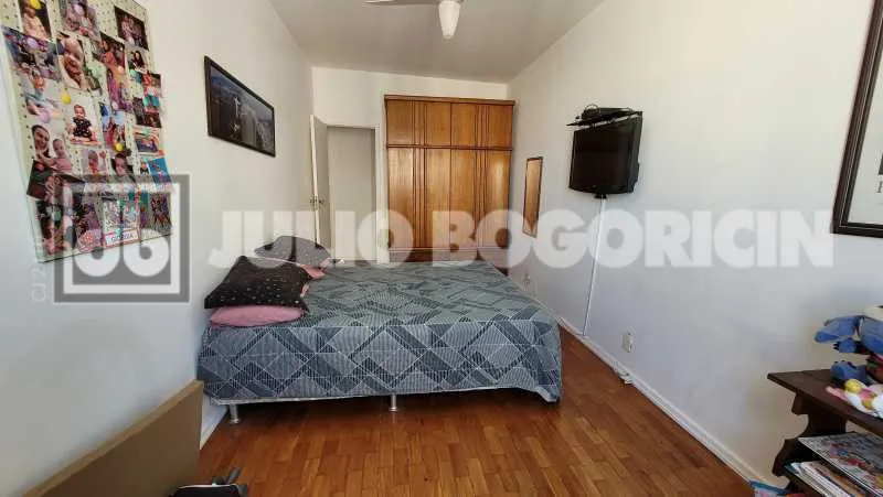 3-bedroom apartment with a suite and a balcony — photo 32