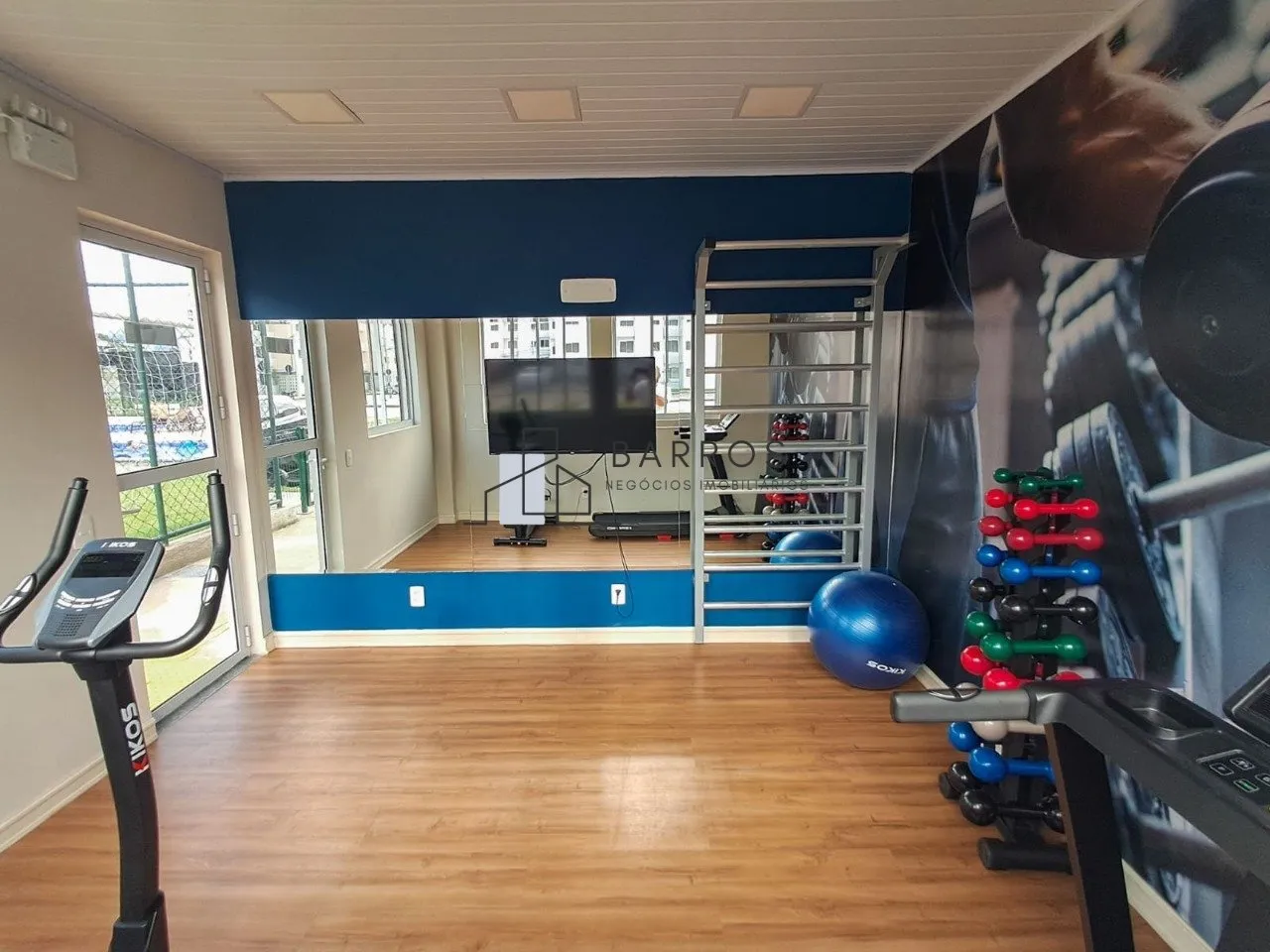 2-bedroom apartment in a building with a coworking space — photo 4