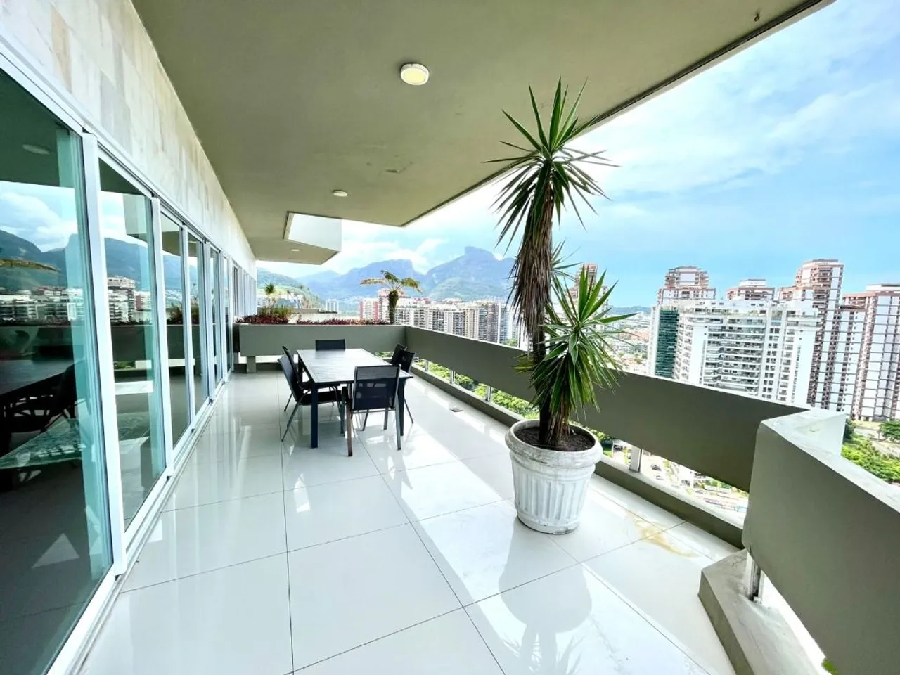 Furnished penthouse with 5 bedrooms and 1147 m² — photo 12