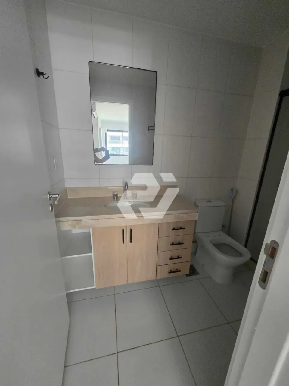 Unfurnished 2-bedroom apartment with 3 bathrooms and balcony — photo 10