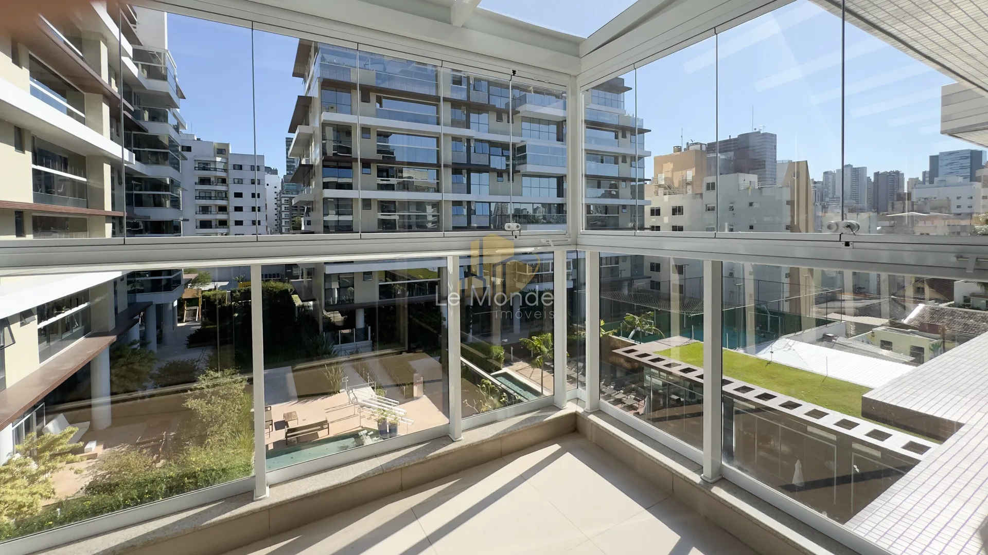 Duplex apartment with 3 bedrooms and 156 m² — photo 19