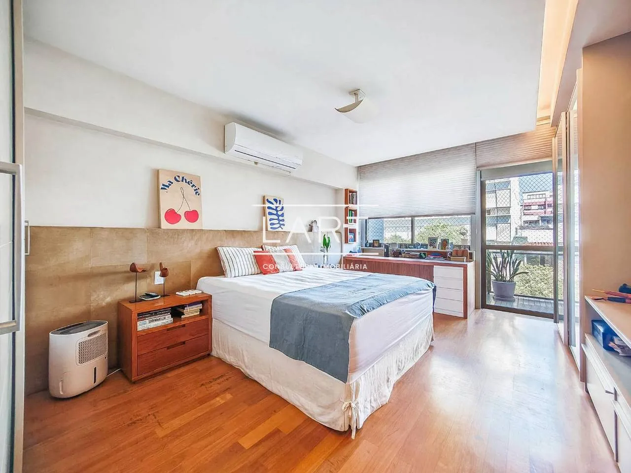 Furnished 3-bedroom apartment with 4 bathrooms and 240 m² — photo 5