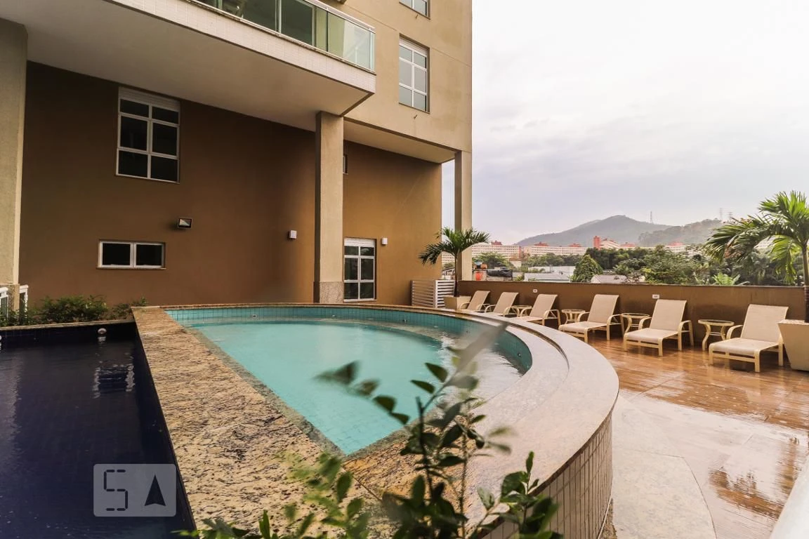 Furnished 1-bedroom apartment with a glassed balcony — photo 35