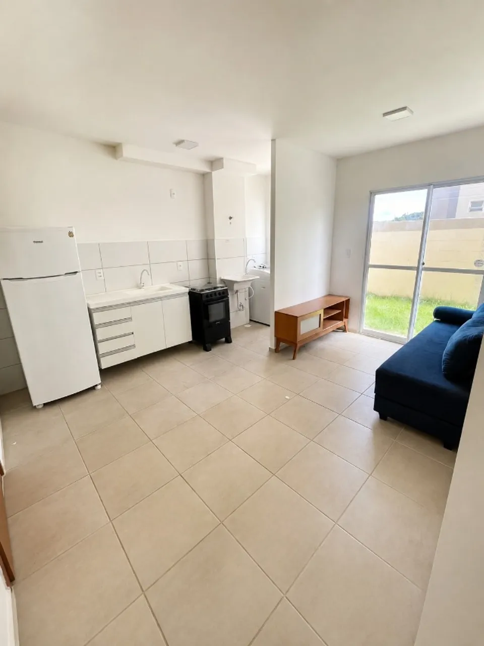 Apartamento térreo mobiliado com 2 quartos e quintal