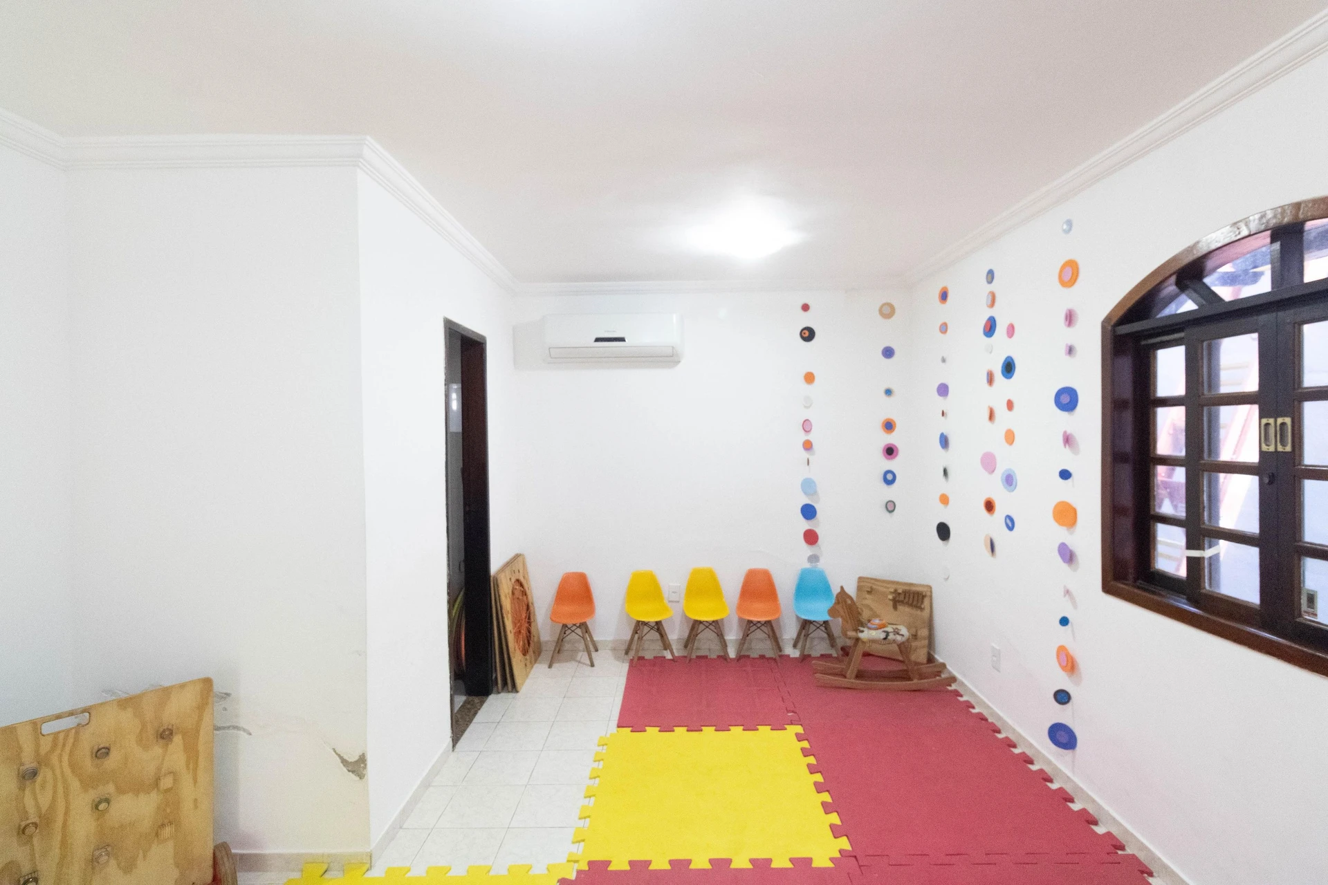 House with 3 bedrooms and a separate kitchen with gas stove — photo 11