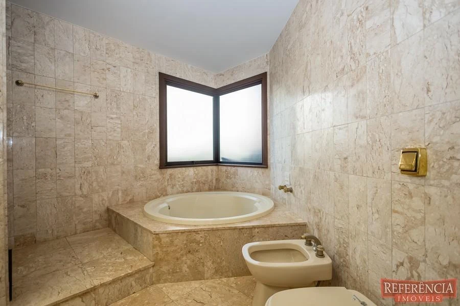 House, 550 m², with a walk-in closet — photo 17