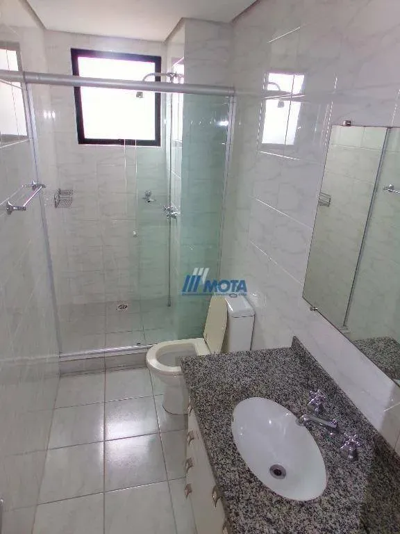 3-bedroom apartment with a bathtub — photo 38